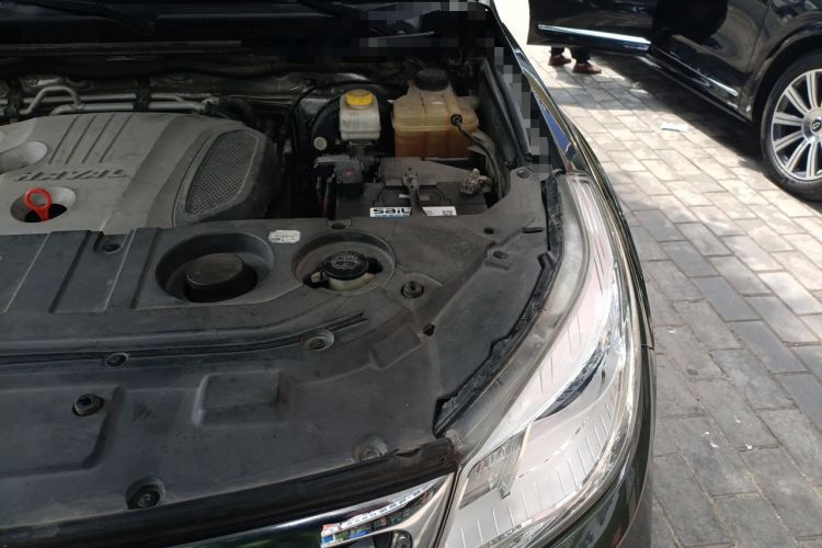 Used Haval H9 2015 2.0T Four-Wheel Drive Standard Model 7 Seats Engine Bay Left