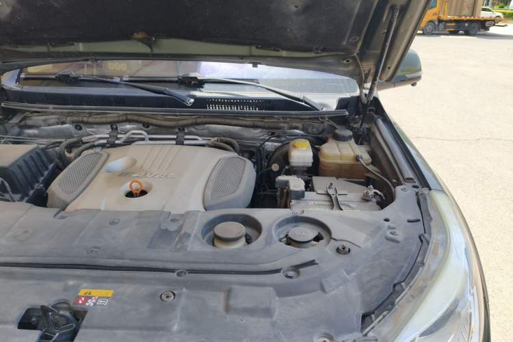 Used Haval H9 2015 2.0T Four-Wheel Drive Luxury 7-Seater Engine Bay Left