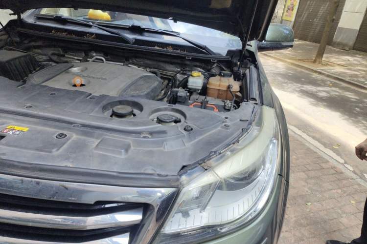 Used Haval H9 2015 2.0T Four-Wheel Drive Luxury 7-Seater Engine Bay Left