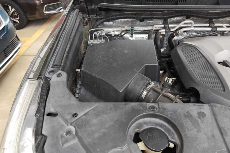 Used Haval H9 2015 2.0T Four-Wheel Drive Luxury 7-Seater Engine Bay Right