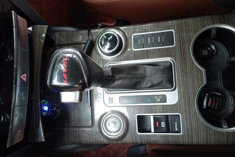 Used Haval H9 2015 2.0T Four-Wheel Drive Standard Model 7 Seats Gear Lever