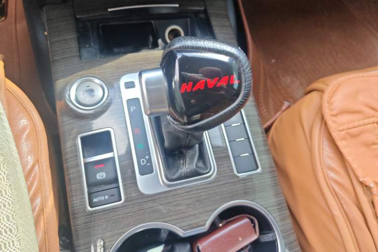 Used Haval H9 2015 2.0T Four-Wheel Drive Luxury 7-Seater Gear Lever