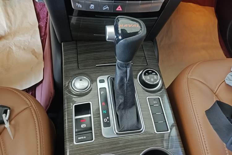 Used Haval H9 2015 2.0T Four-Wheel Drive Luxury 7-Seater Gear Lever