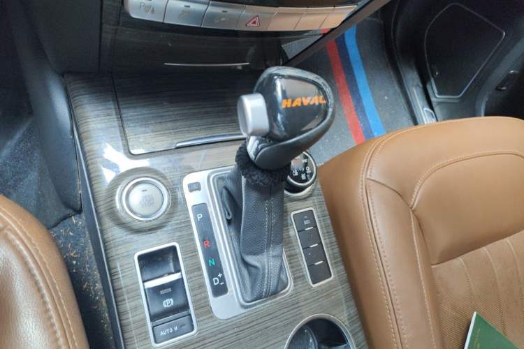 Used Haval H9 2015 2.0T Four-Wheel Drive Luxury 7-Seater Gear Lever