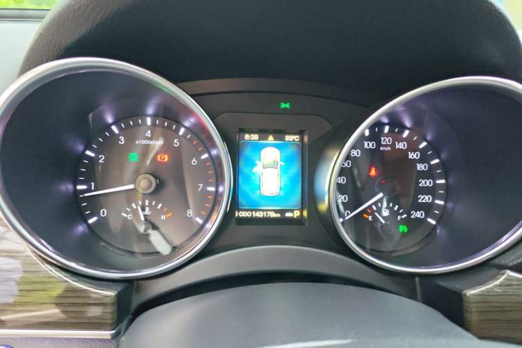 Used Haval H9 2015 2.0T Four-Wheel Drive Luxury Model 5 Seats Instrument Cluster