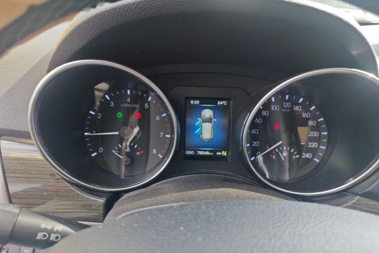 Used Haval H9 2015 2.0T Four-Wheel Drive Luxury 7-Seater Instrument Cluster
