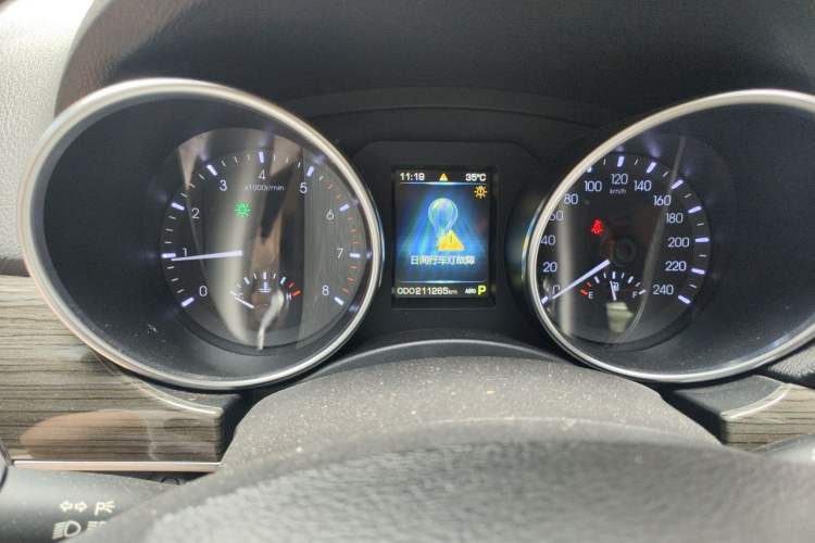 Used Haval H9 2015 2.0T Four-Wheel Drive Luxury 7-Seater Instrument Cluster
