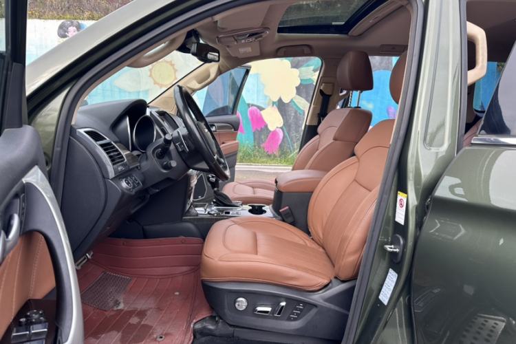 Used Haval H9 2015 2.0T Four-Wheel Drive Ultra-Luxury 7-Seater Interior 2