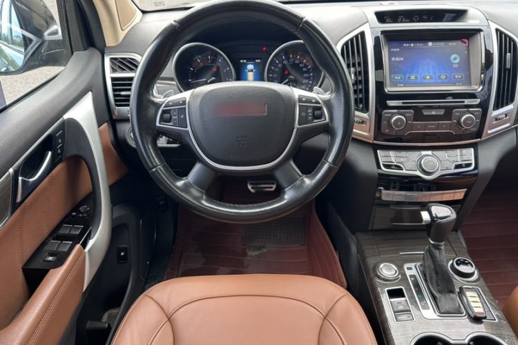 Used Haval H9 2015 2.0T Four-Wheel Drive Ultra-Luxury 7-Seater Interior 4