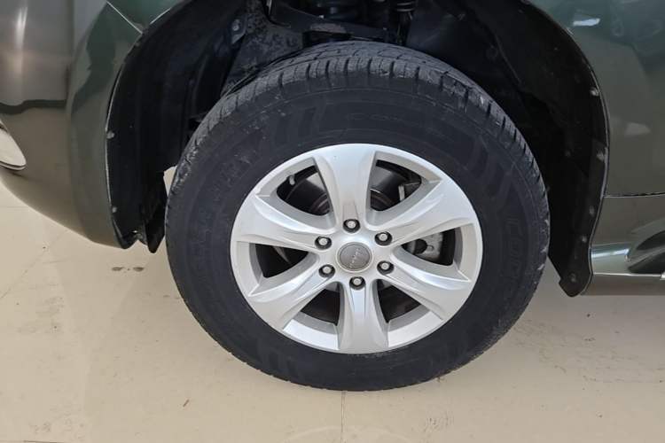 Used Haval H9 2015 2.0T Four-Wheel Drive Luxury 7-Seater Left Front Wheel Hub