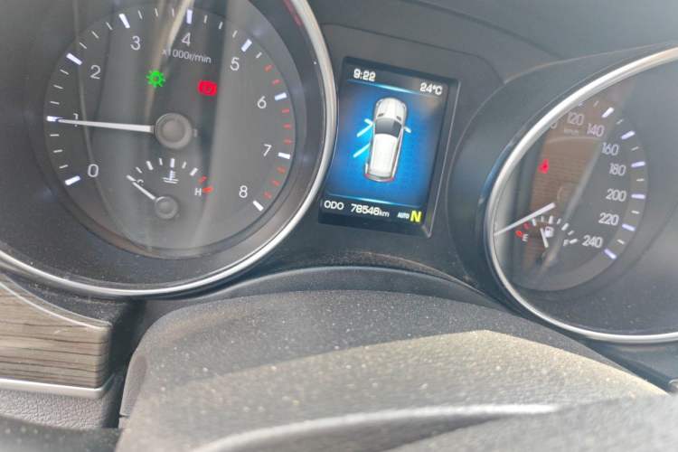 Used Haval H9 2015 2.0T Four-Wheel Drive Luxury 7-Seater Odometer Close Up