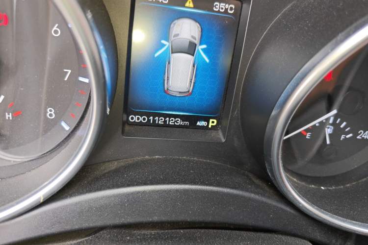 Used Haval H9 2015 2.0T Four-Wheel Drive Luxury 7-Seater Odometer Close Up