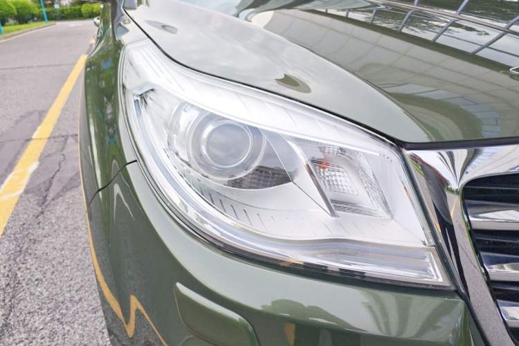 Used Haval H9 2015 2.0T Four-Wheel Drive Luxury Model 5 Seats Right Front Headlight