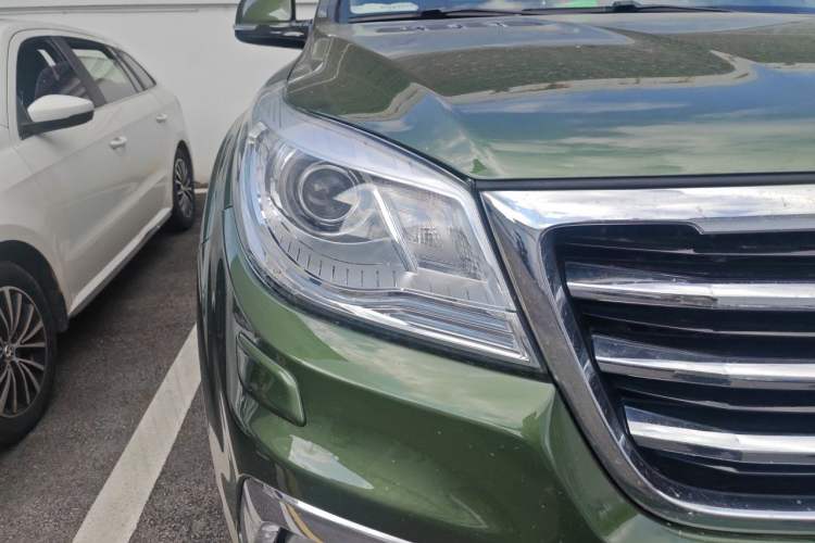Used Haval H9 2015 2.0T Four-Wheel Drive Luxury 7-Seater Right Front Headlight