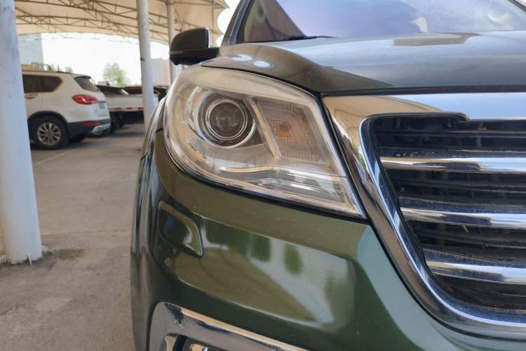 Used Haval H9 2015 2.0T Four-Wheel Drive Luxury 7-Seater Right Front Headlight