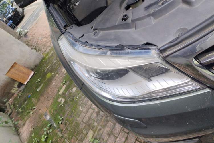 Used Haval H9 2015 2.0T Four-Wheel Drive Luxury 7-Seater Right Front Headlight