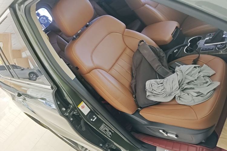 Used Haval H9 2015 2.0T Four-Wheel Drive Luxury 7-Seater Right Front Seat