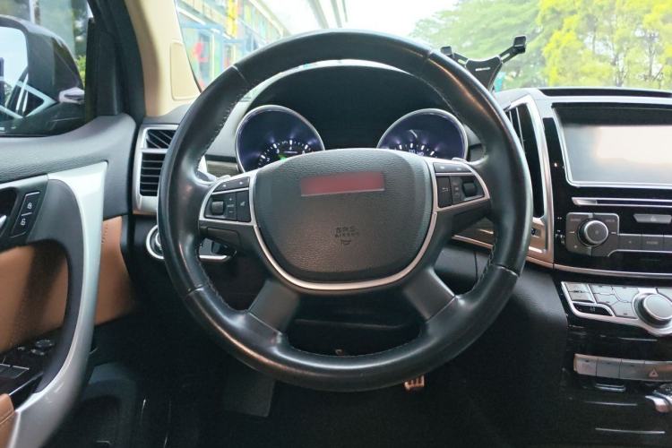Used Haval H9 2015 2.0T Four-Wheel Drive Luxury Model 5 Seats Steering Wheel