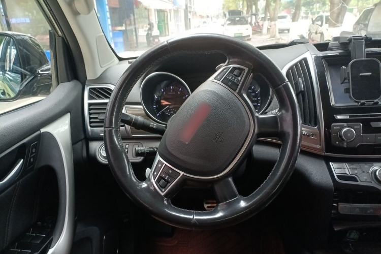 Used Haval H9 2015 2.0T Four-Wheel Drive Standard Model 7 Seats Steering Wheel