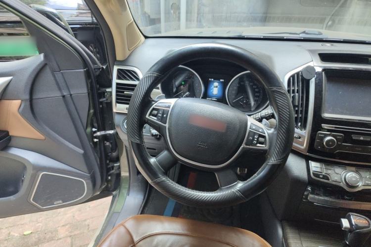 Used Haval H9 2015 2.0T Four-Wheel Drive Luxury 7-Seater Steering Wheel