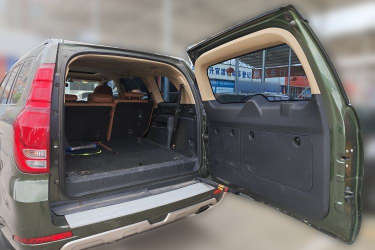Used Haval H9 2015 2.0T Four-Wheel Drive Luxury 7-Seater Trunk