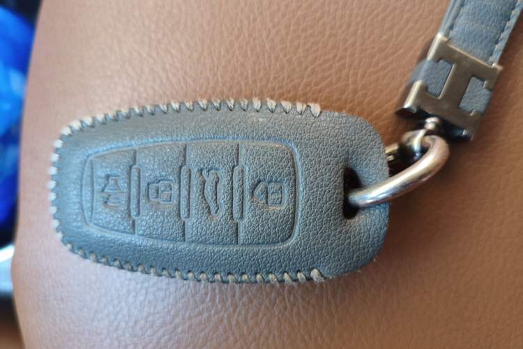 Used Haval H9 2015 2.0T Four-Wheel Drive Luxury 7-Seater Vehicle Key