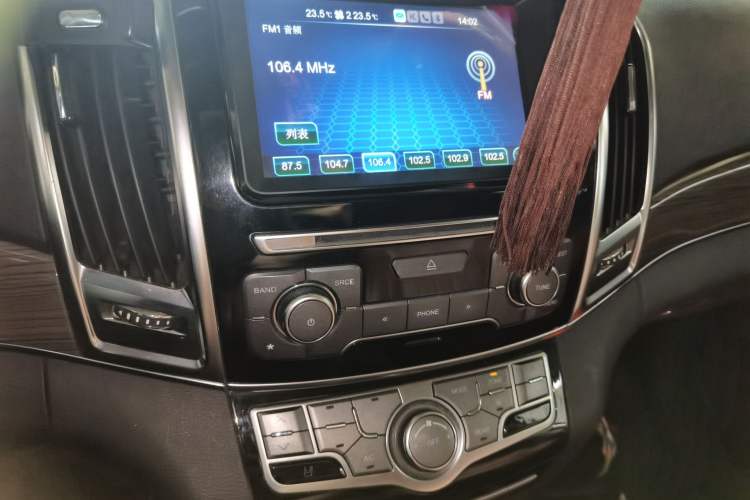 Used Haval H9 2015 2.0T Four-Wheel Drive Luxury 7-Seater Audio And AC Panel