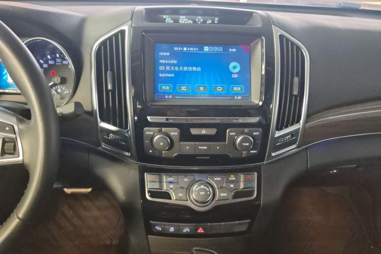 Used Haval H9 2015 2.0T Four-Wheel Drive Standard Model 7 Seats Audio And AC Panel