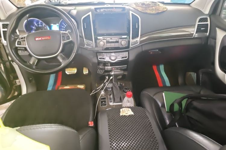 Used Haval H9 2015 2.0T Four-Wheel Drive Luxury 7-Seater Center Console