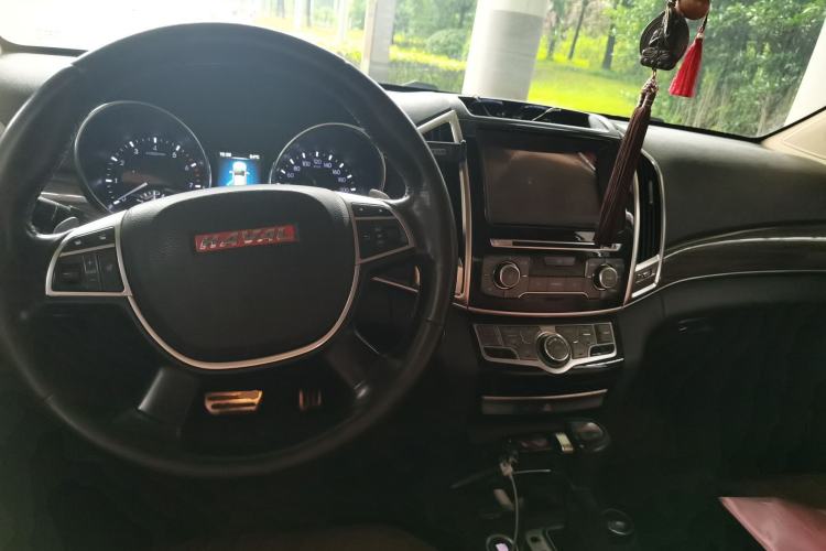 Used Haval H9 2015 2.0T Four-Wheel Drive Luxury 7-Seater Center Console