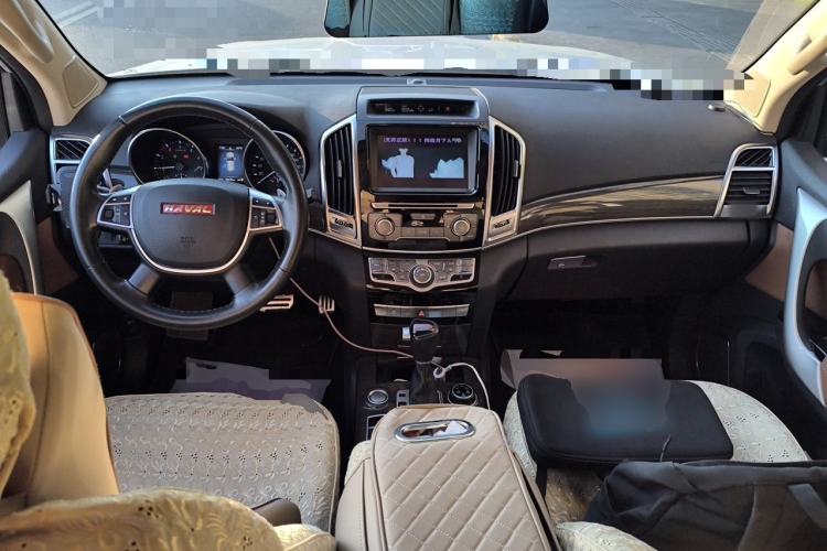 Used Haval H9 2015 2.0T Four-Wheel Drive Luxury 7-Seater Center Console
