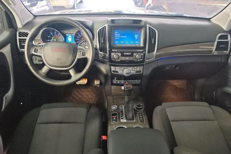 Used Haval H9 2015 2.0T Four-Wheel Drive Standard Model 7 Seats Center Console
