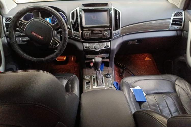 Used Haval H9 2015 2.0T Four-Wheel Drive Luxury 7-Seater Center Console
