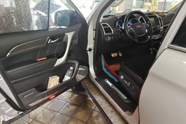 Used Haval H9 2015 2.0T Four-Wheel Drive Luxury 7-Seater Driver Seat
