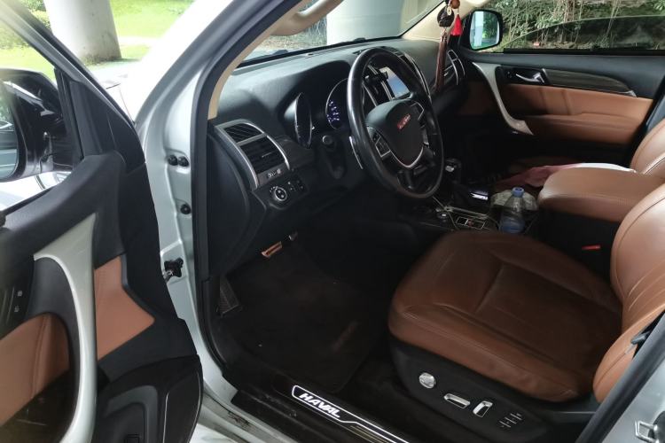 Used Haval H9 2015 2.0T Four-Wheel Drive Luxury 7-Seater Driver Seat