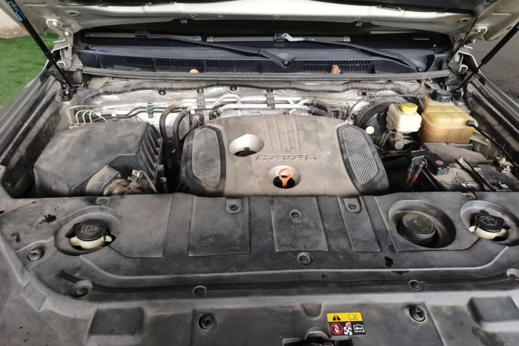 Used Haval H9 2015 2.0T Four-Wheel Drive Luxury 7-Seater Engine Bay