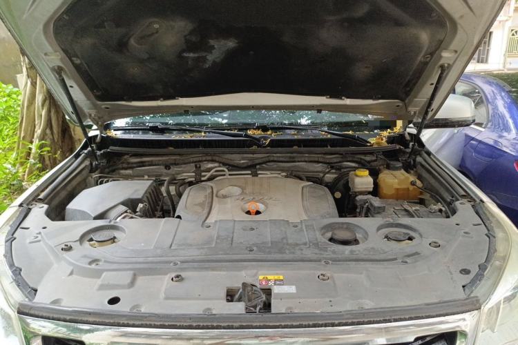 Used Haval H9 2015 2.0T Four-Wheel Drive Luxury 7-Seater Engine Bay