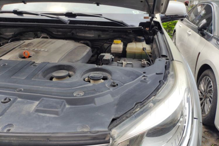 Used Haval H9 2015 2.0T Four-Wheel Drive Luxury 7-Seater Engine Bay Left