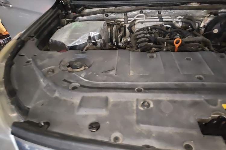 Used Haval H9 2015 2.0T Four-Wheel Drive Luxury 7-Seater Engine Bay Right