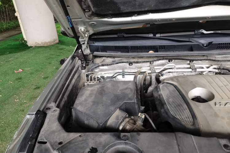Used Haval H9 2015 2.0T Four-Wheel Drive Luxury 7-Seater Engine Bay Right