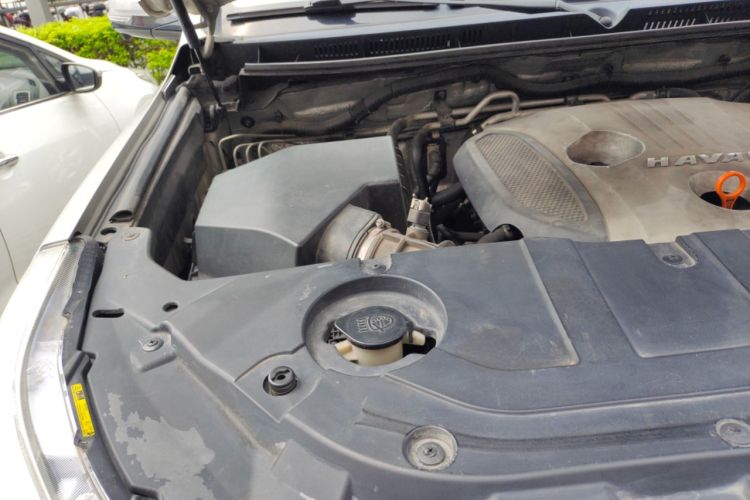 Used Haval H9 2015 2.0T Four-Wheel Drive Luxury 7-Seater Engine Bay Right
