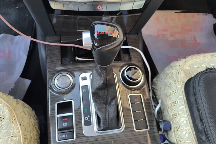 Used Haval H9 2015 2.0T Four-Wheel Drive Luxury 7-Seater Gear Lever