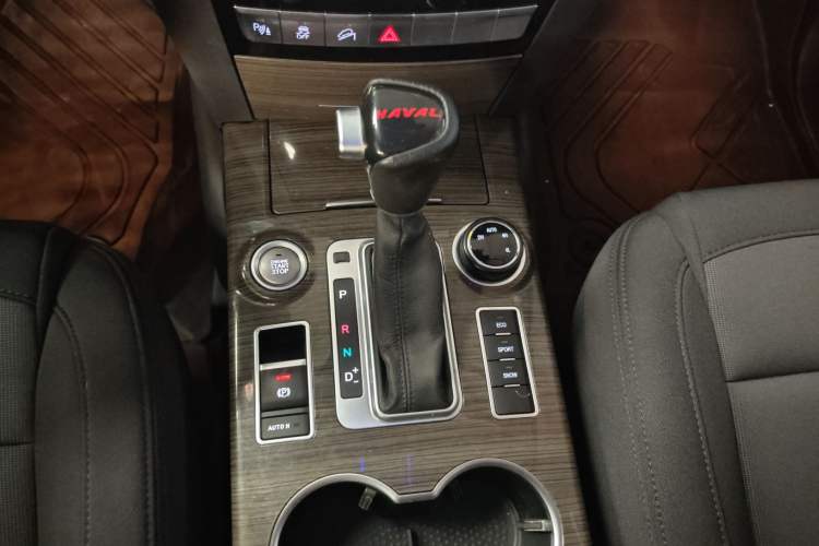 Used Haval H9 2015 2.0T Four-Wheel Drive Standard Model 7 Seats Gear Lever