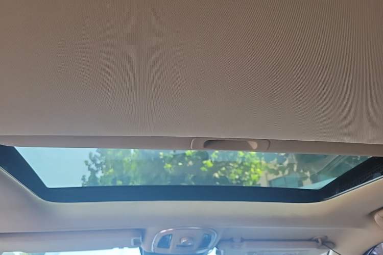 Used Haval H9 2015 2.0T Four-Wheel Drive Luxury 7-Seater Headliner