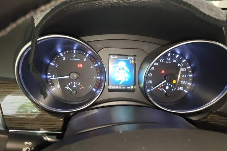 Used Haval H9 2015 2.0T Four-Wheel Drive Luxury 7-Seater Instrument Cluster