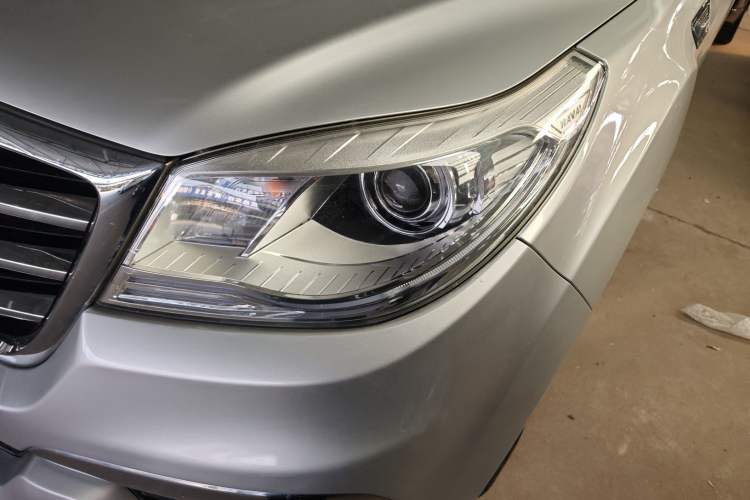 Used Haval H9 2015 2.0T Four-Wheel Drive Standard Model 7 Seats Left Front Headlight