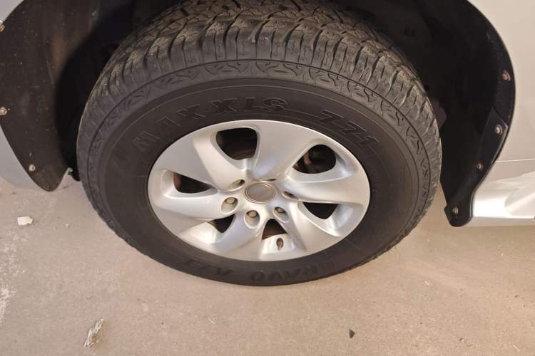 Used Haval H9 2015 2.0T Four-Wheel Drive Standard Model 7 Seats Left Front Wheel Hub