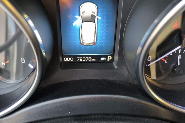 Used Haval H9 2015 2.0T Four-Wheel Drive Luxury 7-Seater Odometer Close Up