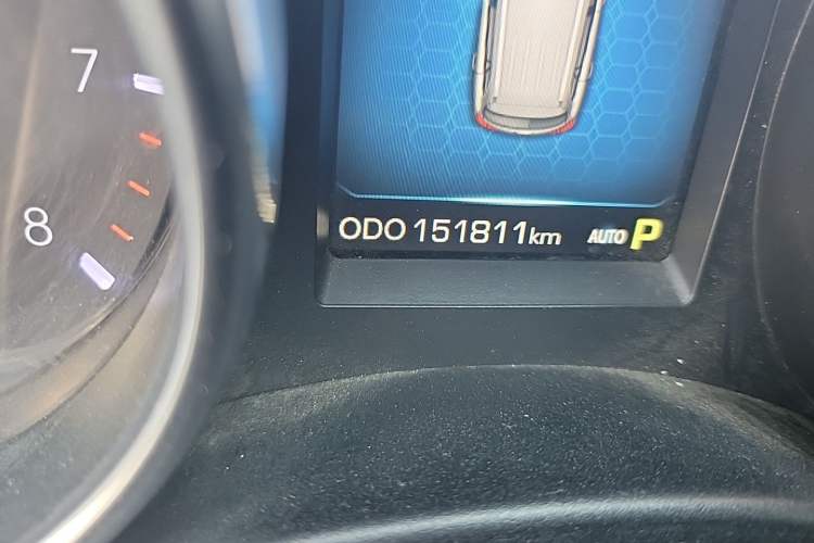 Used Haval H9 2015 2.0T Four-Wheel Drive Luxury 7-Seater Odometer Close Up