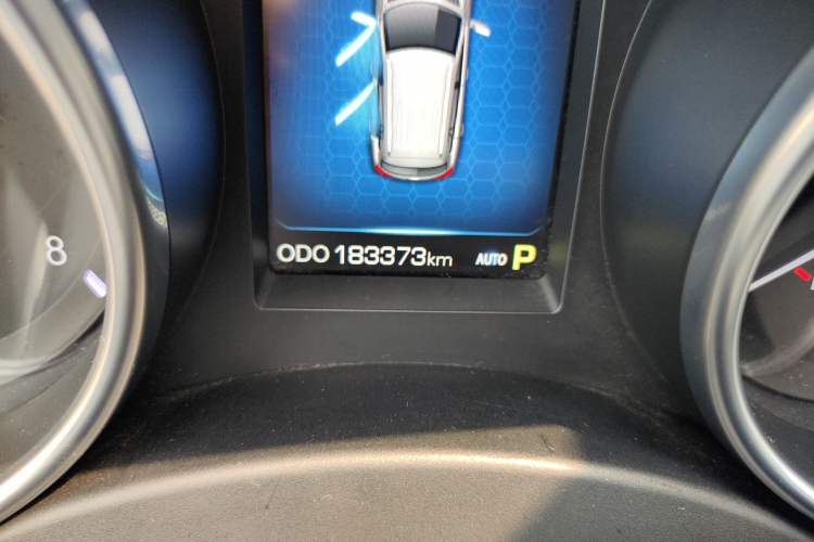 Used Haval H9 2015 2.0T Four-Wheel Drive Luxury 7-Seater Odometer Close Up